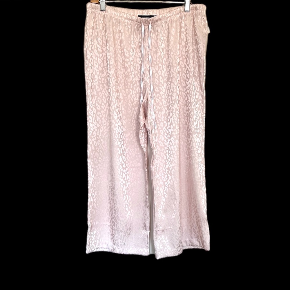 BCBGMAXAZRIA Women’s Pajamas 2 Pc Set Pale Pink muted animal print NEW WITH TAGS - Picture 5 of 8